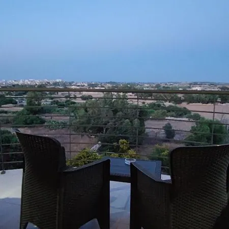 Apartment Skyline Court