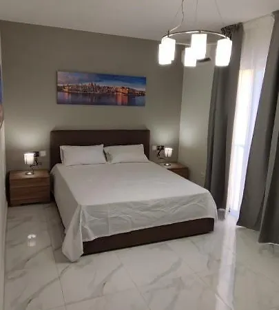Skyline Court Boutique With Pool