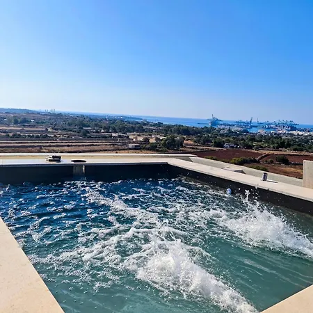 Apartment Skyline Court Boutique With Pool